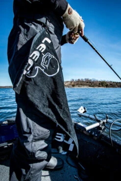 Leech Towel Black 5 Leech Towel Black -Sportviswinkel LEECH3004 3